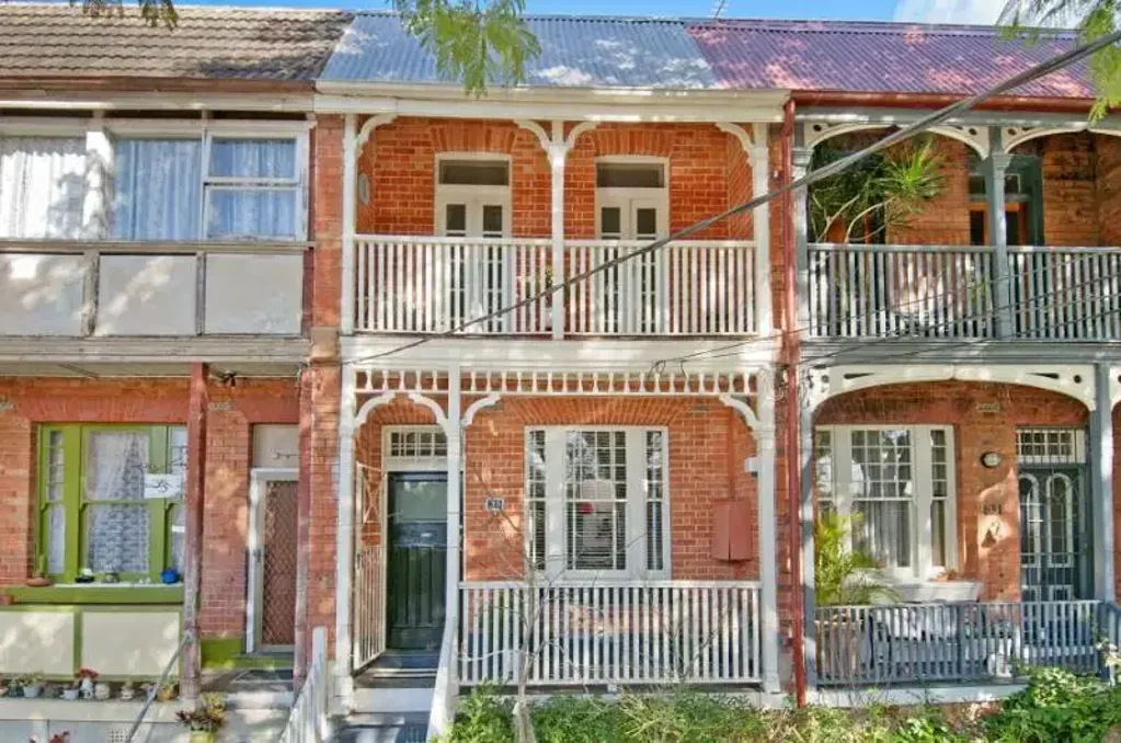 CHARMING THREE BEDROOM TERRACE IN WIDE QUIET TREE LINED STREET