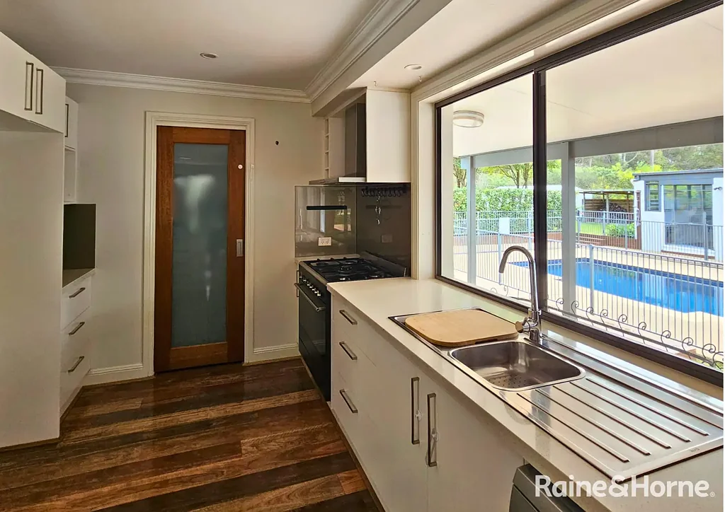 Exceptional Acreage Rental - Spacious Family Living & Entertainer's Dream