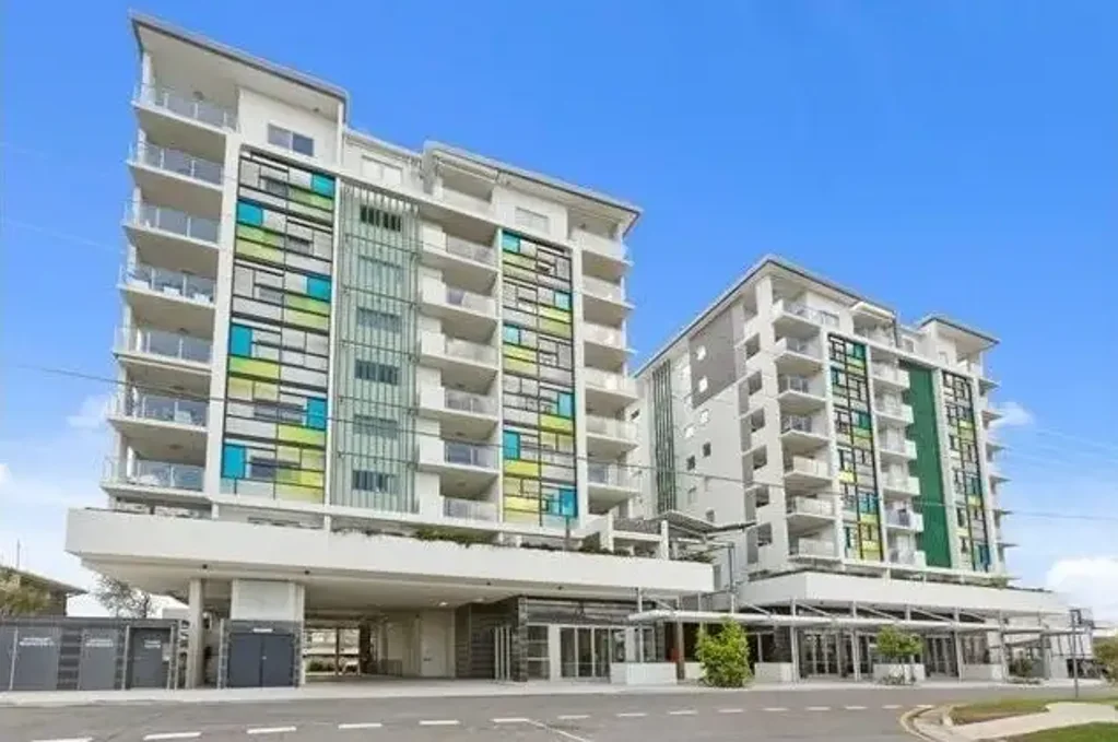 Resort Style Living Opposite Westfield Garden City (not furnished)