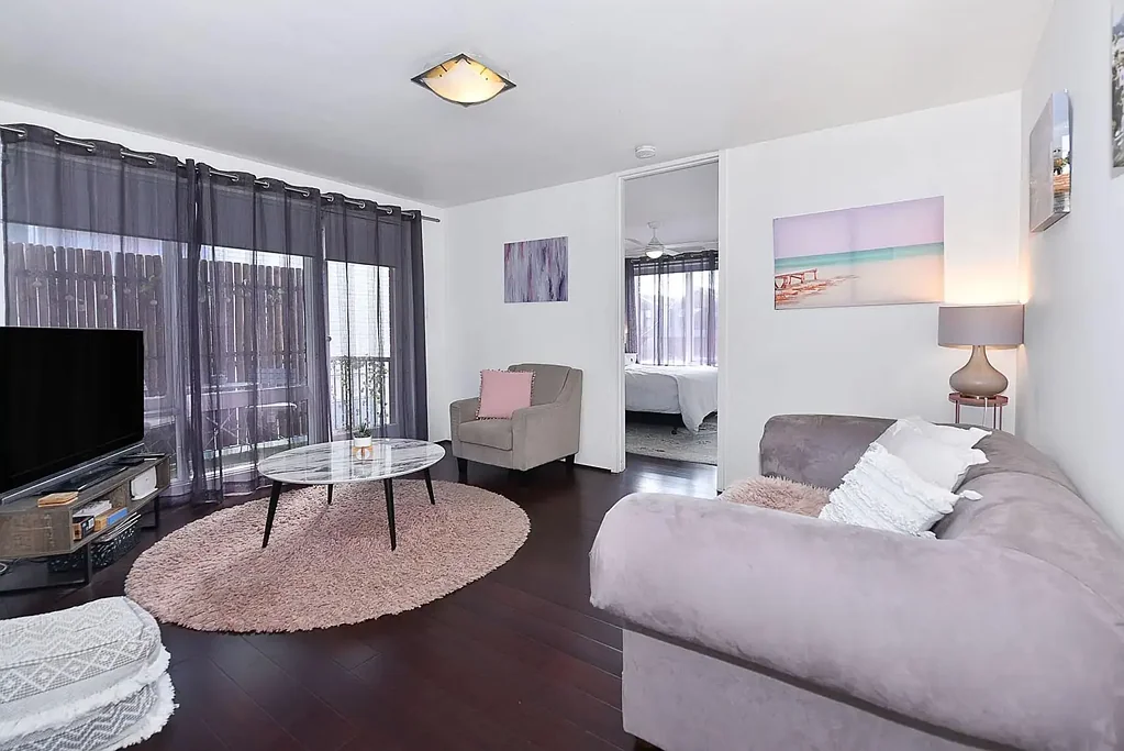 Fully Furnished Apartment!