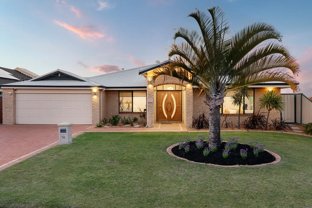 Currambine 4 Slaapkamer From Poolside Summers to Fireside Winters