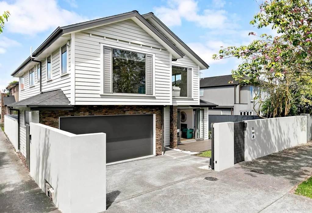Spacious, Modern Family Retreat in Leafy Epsom...