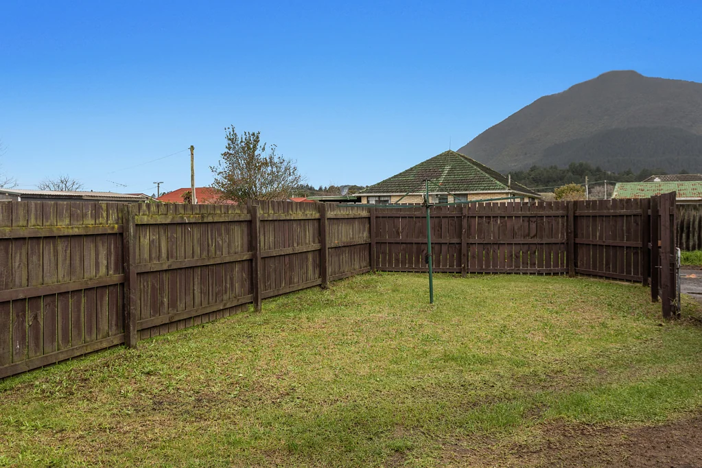 Kawerau 3部屋 Family sells up their rentals - 76 & 78