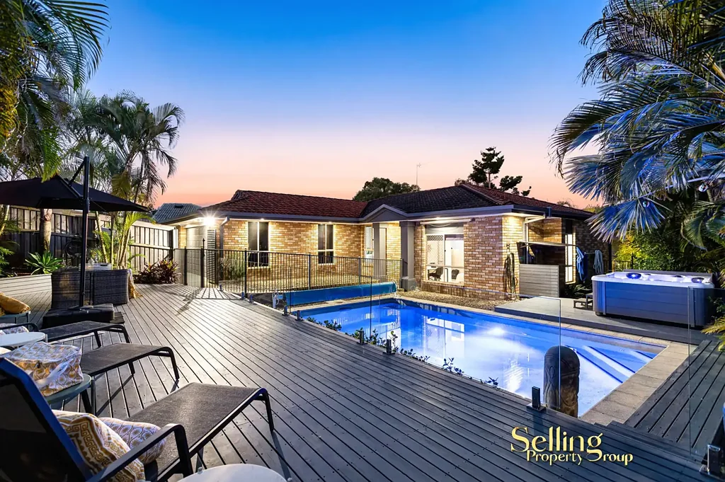 Maudsland 4 Bedroom RESORT-STYLE FAMILY LIVING WITH HEATED POOL, SPA & SERENE VIEWS!