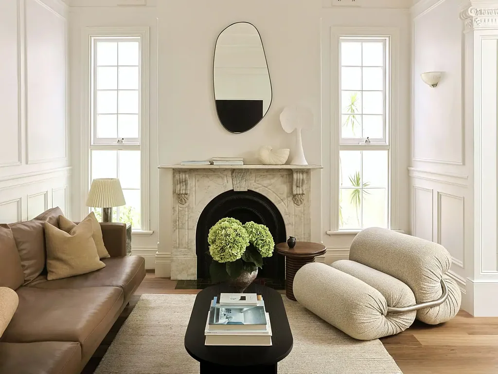 Marrickville 2房 历史遗产魅力 现代舒适融合 宽敞卧室壁炉 设备齐全浴缸 独特起居用餐 现代厨房露台 独立洗衣房 后院街道停车 步行公园学校 交通便捷多样 Heritage charm in character-Filled Home