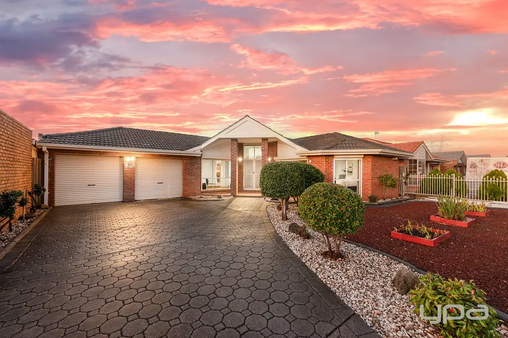 18 Bellbird Avenue, Taylors Lakes, VIC 3038