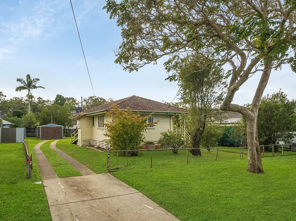 Redcliffe 3બેડરૂમ Central Redcliffe Opportunity on a Generous 759m² Block