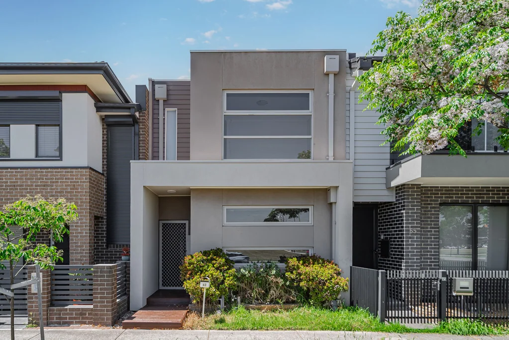 63 Clarendon Avenue, Craigieburn, VIC 3064