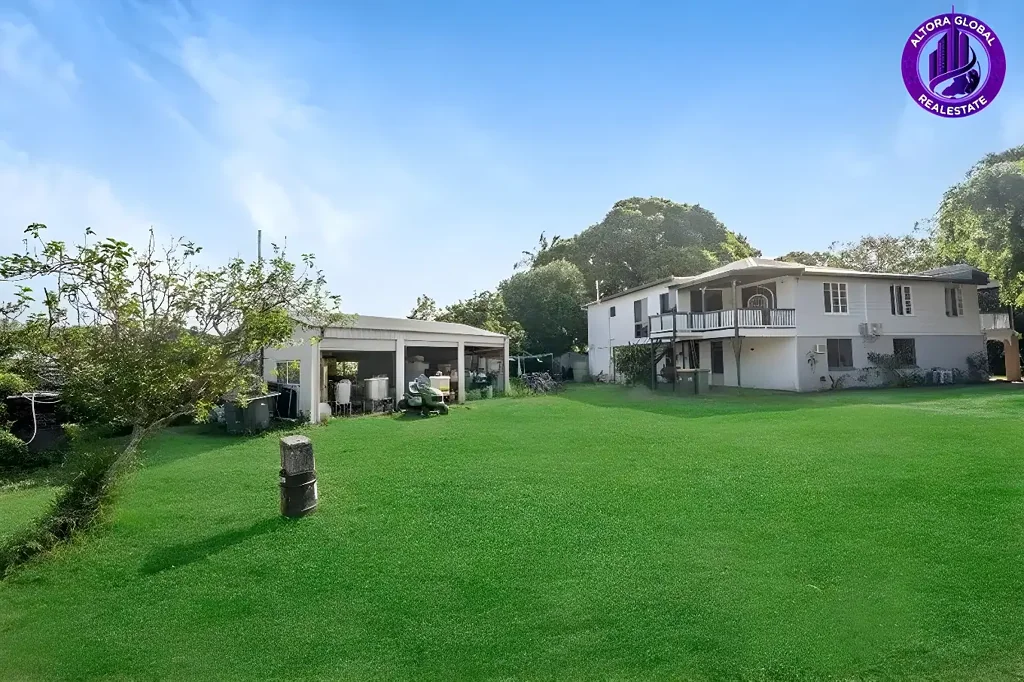 Andergrove 4 Slaapkamer Prime 5.28 Acre Development Site with Dual Living Home