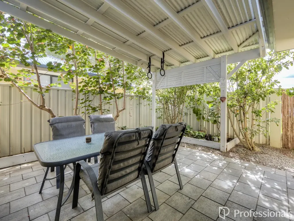 Forrestfield 3 Bedroom Beautifully finished in secure gated complex