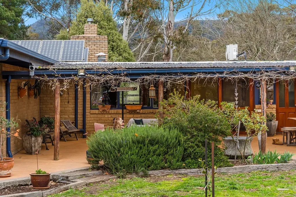 19 Coach Road, Woodend, VIC 3442