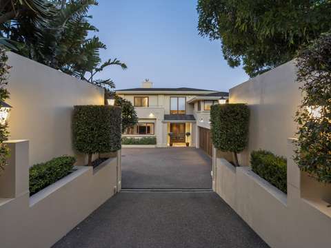 Campbells Bay 5房 忽略CV！海岸奢居，享Hauraki Gulf与Rangitoto美景，西湖双校网！ DEADLINE SALE ENDS 4PM THIS WEDNESDAY!