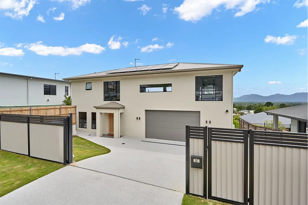 Impressive High-set Residence in Mount Sheridan