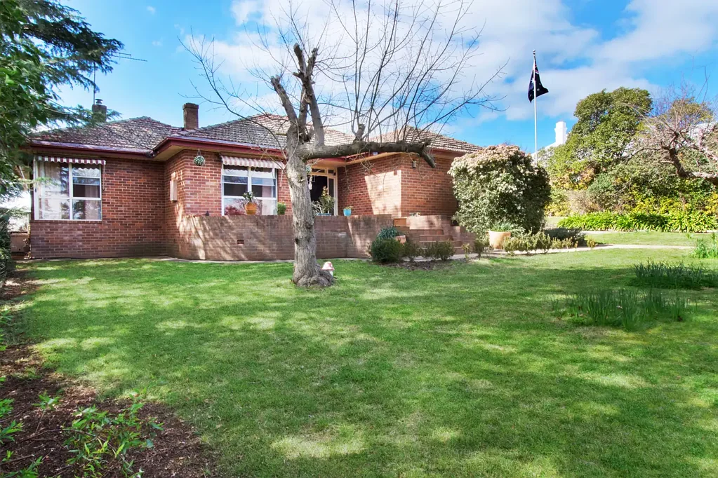 Yass 5 Bedroom "Crabapple Cottage"