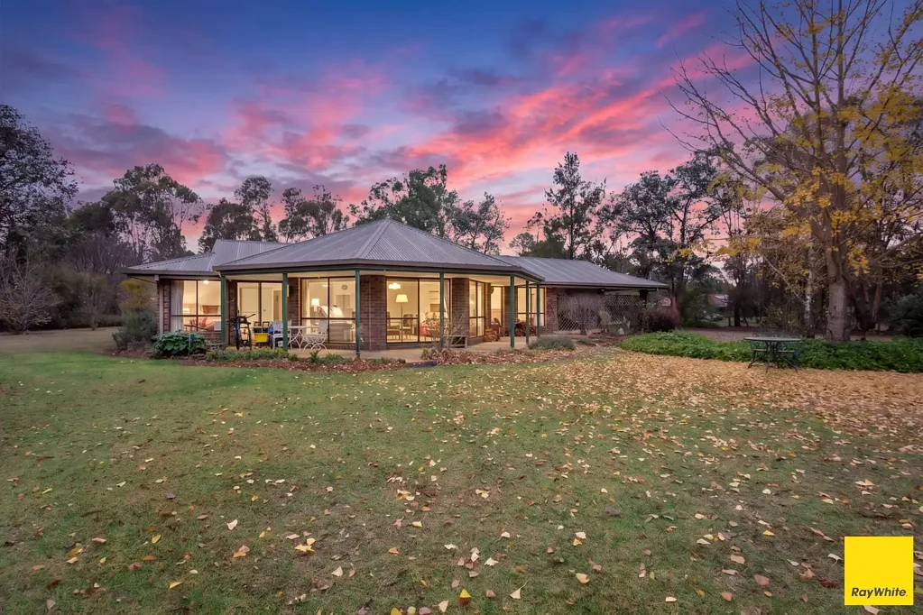 Armidale 3房  First Time Offered - A Private 5 Acre Lifestyle Retreat