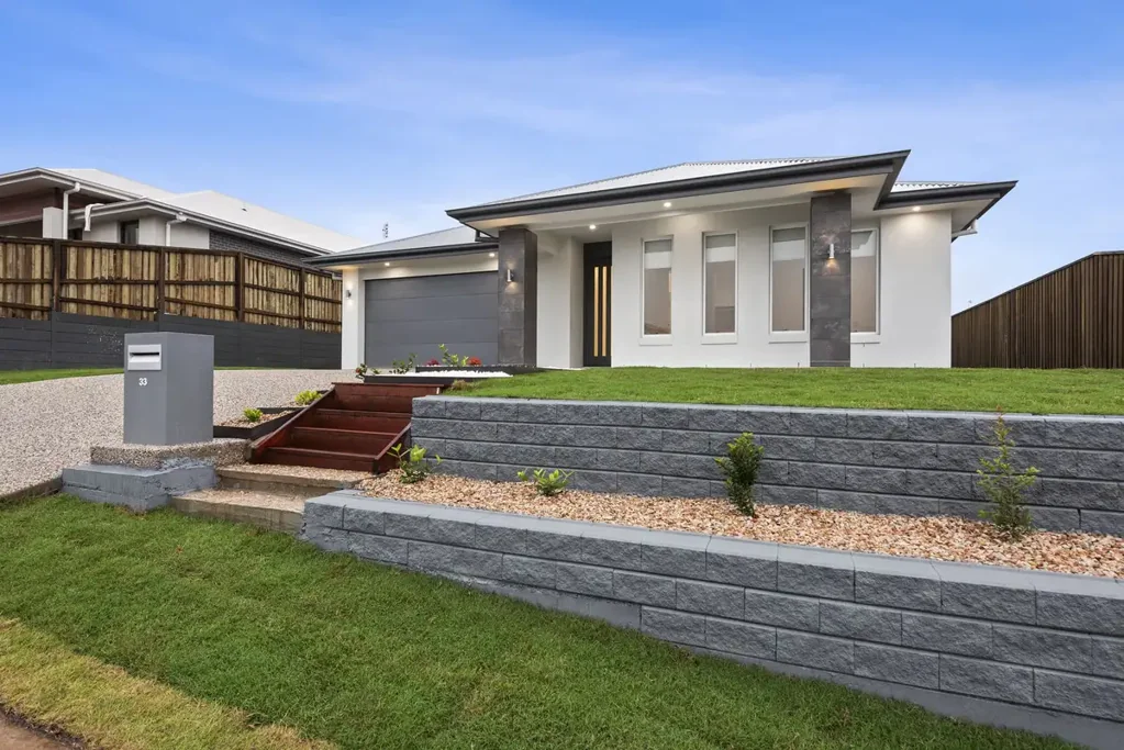 Luxury Living in Prestigious Mount Kynoch!