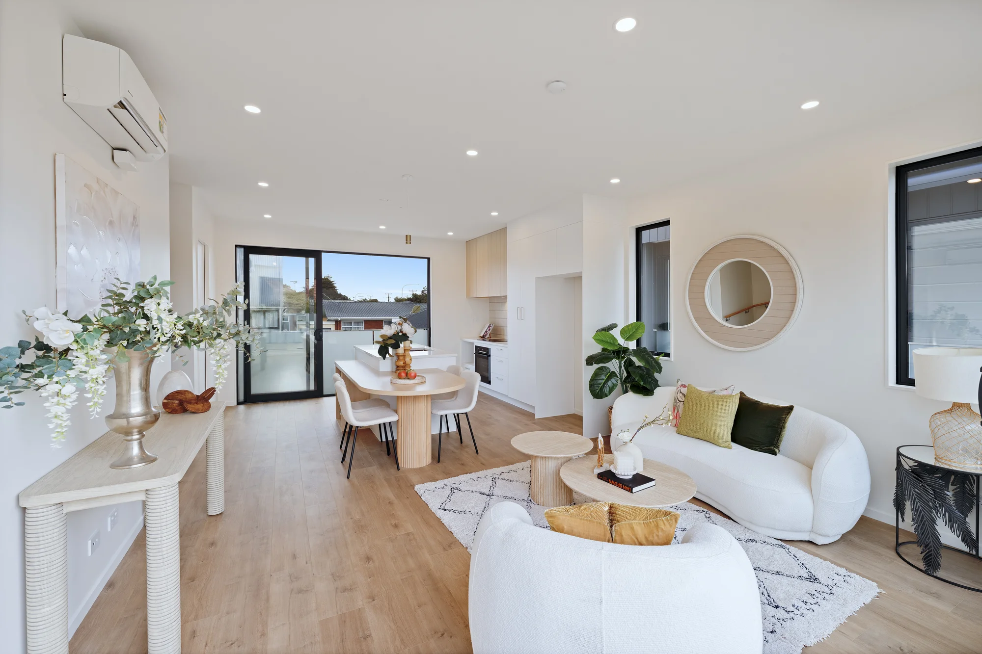 5/6 Shakespeare Road, Milford, North Shore City, Auckland