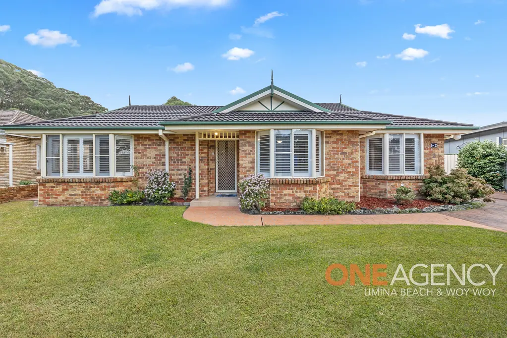 Ettalong Beach 3 Bedroom Spacious, Freestanding Villa & Walk-to-Town Location !