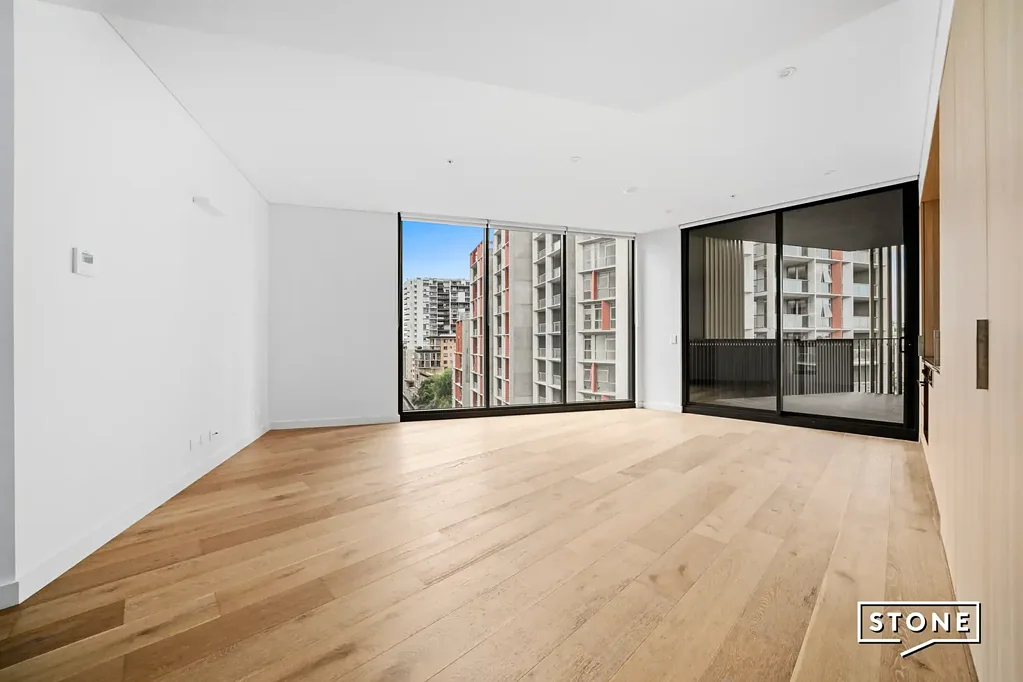 Parramatta 1房 黄金地段 东北朝向 明亮开阔 私人阳台 现代厨房 步行便利 Prime Parramatta Lifestyle with Space, Light & Convenience