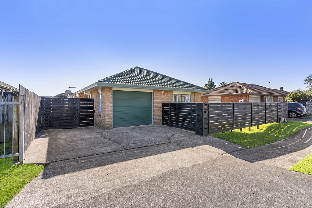 Clendon Park 3ਬੈੱਡਰੂਮ Brick Beauty in Prime Spot