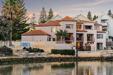 Mindarie 3房  Prestigious Waterfront Living in the Heart of Mindarie Marina!
