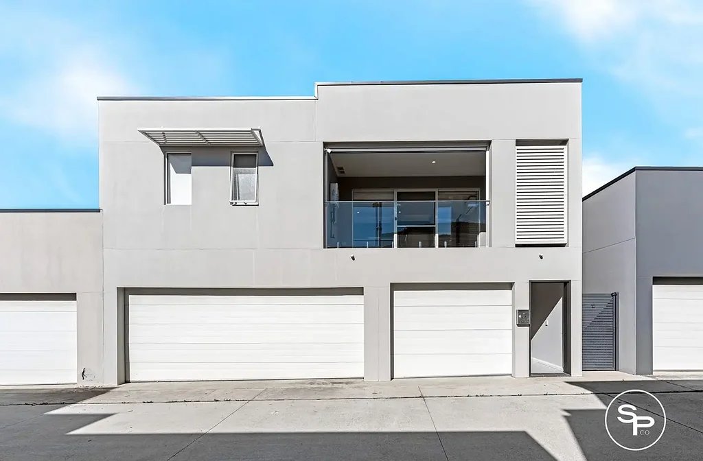 Spacious 1-Bedroom Fonzie Flat with Balcony in Oran Park