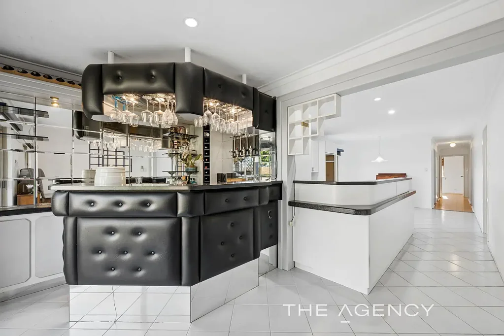 Thornlie 4 Slaapkamer Secure - Solar-Powered - Set Up for Entertaining!