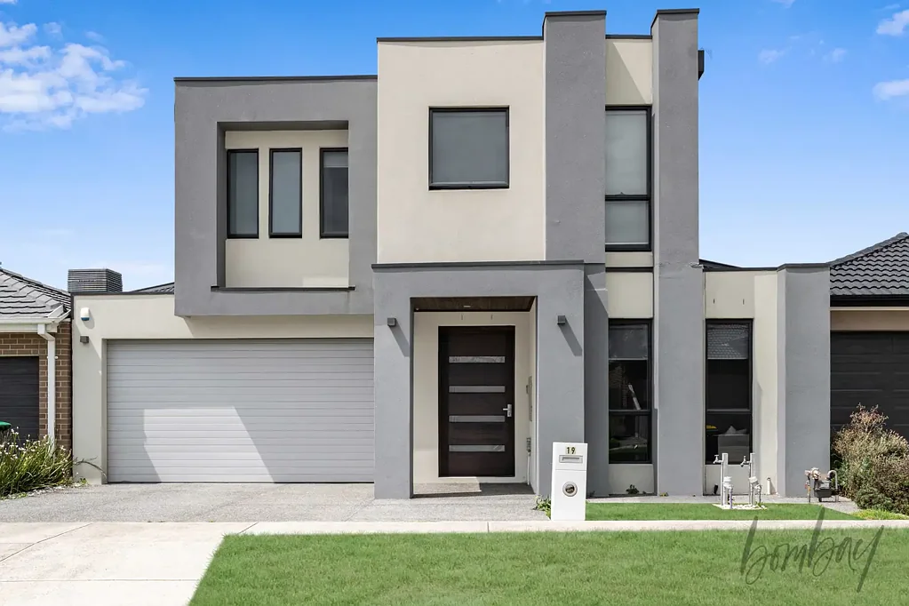Mickleham 4房 现代设计宽敞空间 高品质装修四卧室 主套房带私人套间 双层住宅时尚厨房 步入式食品储藏室 独立起居区大型户外休闲 双车位车库 优越位置步行生活 19 Is Sweet As Nectar!