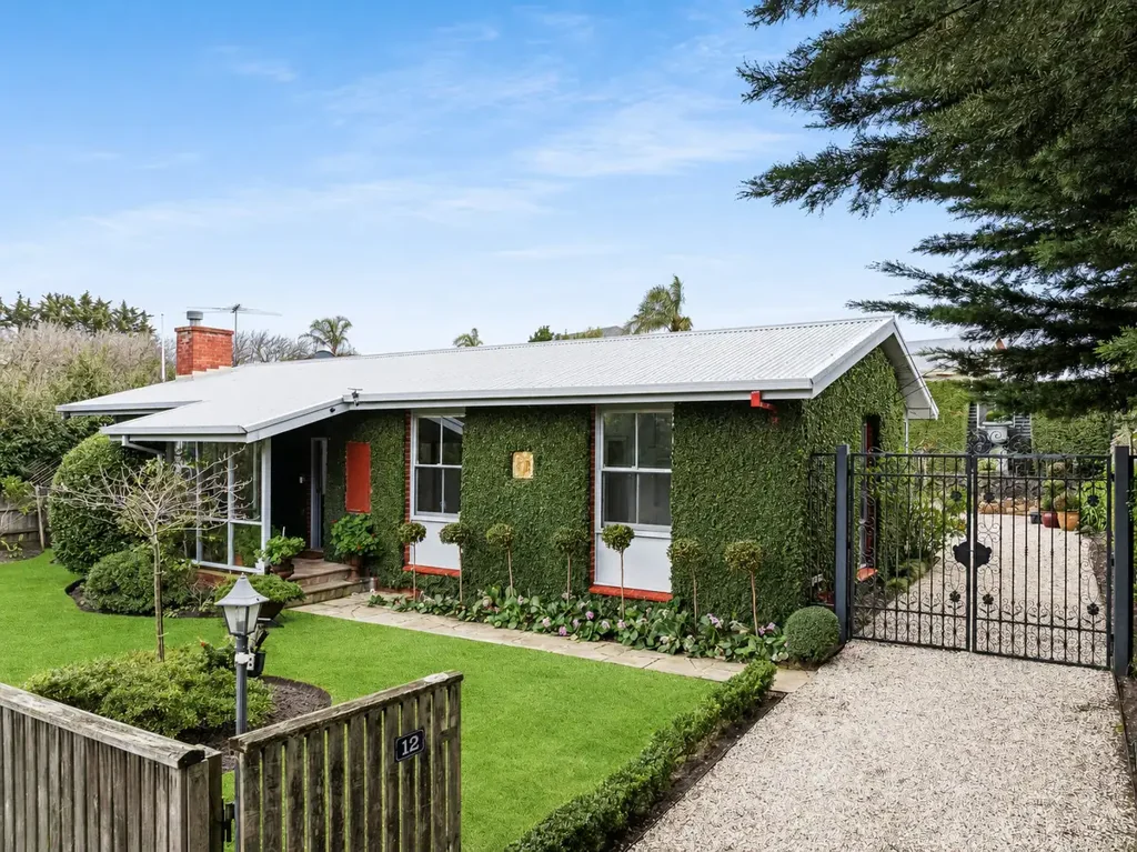 Mount Martha 3房 Golden Triangle 区域内独具特色的海滨住宅 A Character-Filled Coastal Home in the Golden Triangle