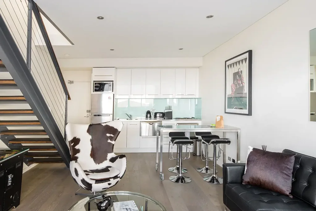 Spacious Modern Dual Level Apartment In Heart Of Bondi Beach