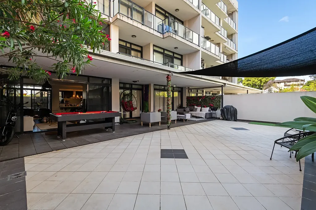 Rockdale 2房 Rockdale市中心的别墅般大小庭院公寓 Villa-Sized Courtyard Apartment in the Heart of Rockdale