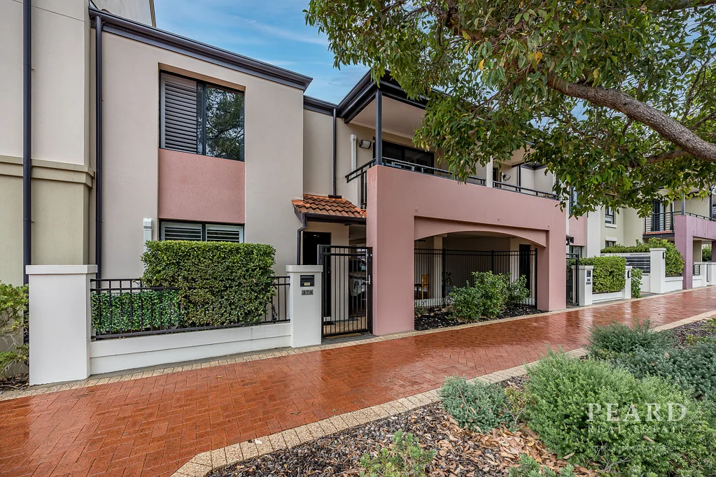 2/176 Lakeside Drive, Joondalup, WA 6027