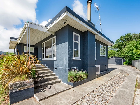 Raumati Beach 3房  Vendor downsizing  - Charming Home with Studio