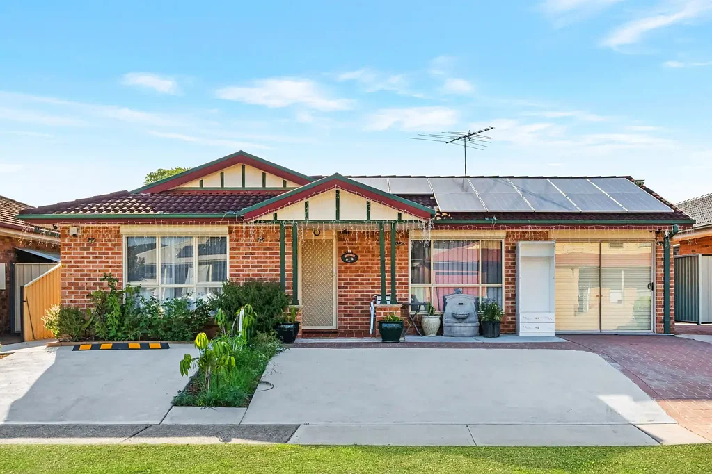 Hinchinbrook 5Phòng ngủ HOUSE & GRANNY FLAT - DUAL INCOME BONANZA!