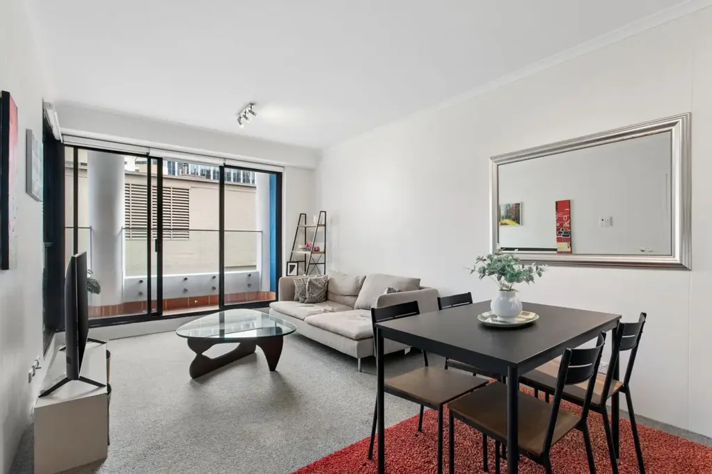 Sydney 1कमरा High-Floor CBD Sophistication in 'The Aston' | Sleek Executive Pad or High-Yield Investment
