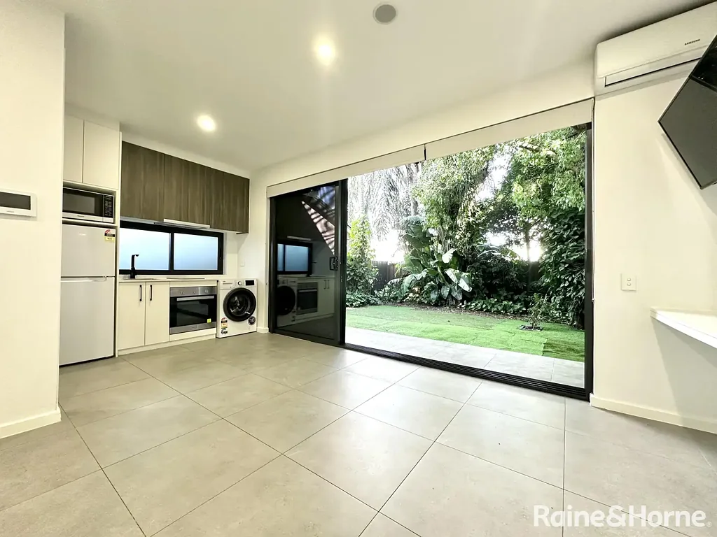 Studio Apartment - Water, Gas & Internet Included!