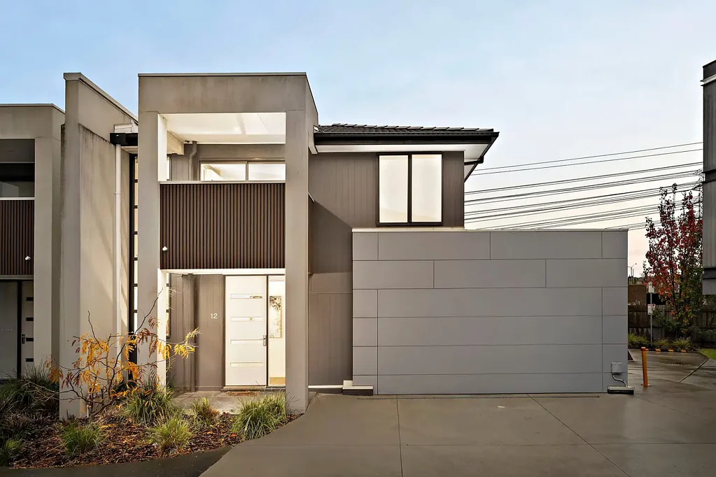 Chadstone 3Moenga Spacious 3-Bedroom Townhouse in the Heart of Chadstone