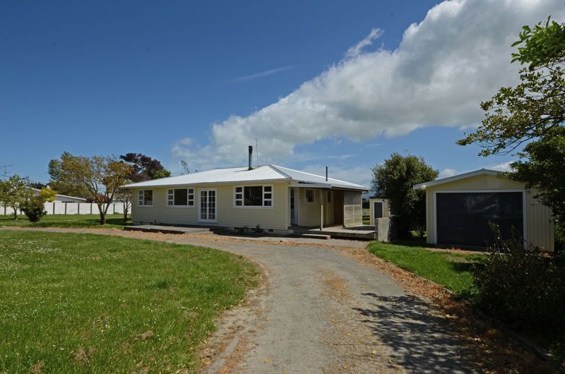 2750 Lake Ferry Road, Pirinoa, South Wairarapa, 4房, 1浴