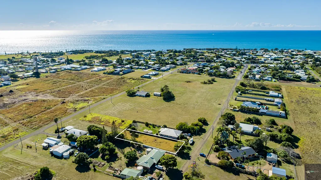 42 Hansen Street, Burnett Heads, QLD 4670