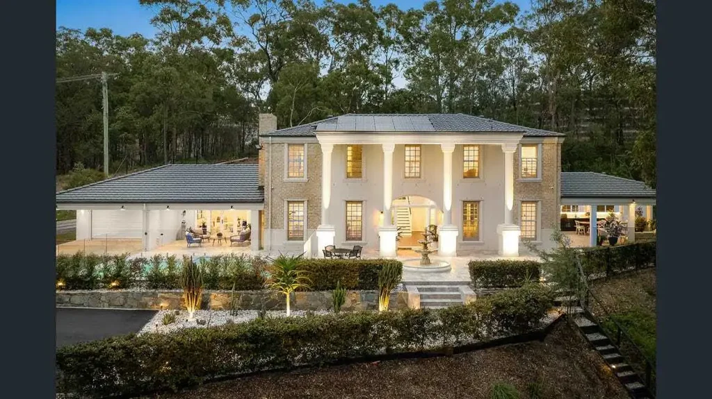 Private Parkwood Estate Where Classic Elegance Meets Modern Comfort