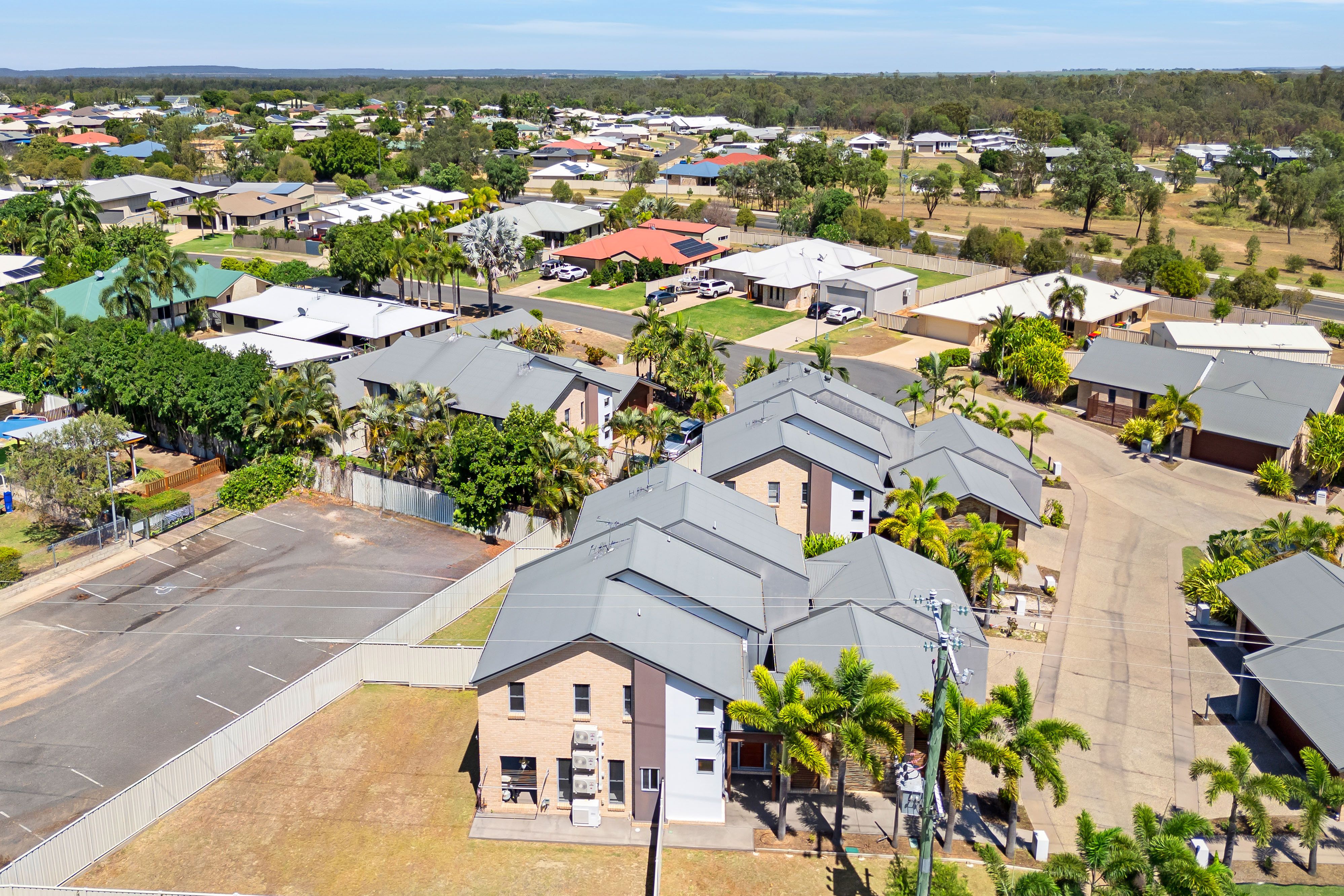 UNIT 6 20-24 MOONEY CR, EMERALD QLD 4720, 0 Schlafzimmer, 0 Badezimmer, House