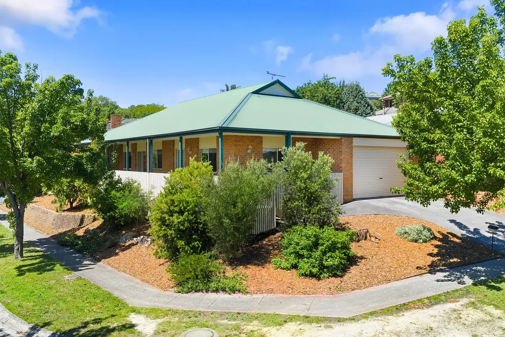 18 Little Chipping Drive, Chirnside Park, VIC 3116