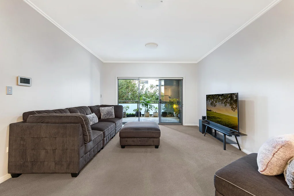 Warrawee 2Moenga Corner privacy, full brick integrity, and a stroll to everything lifestyle