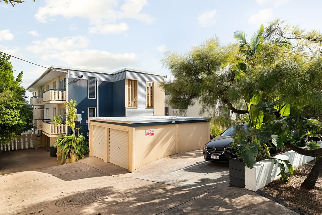 Clayfield 3房 宽敞如别墅的生活空间，在 Clayfield 中心拥享罕见的后院休憩区 House-Sized Living with a Rare Backyard Retreat in the Heart of Clayfield