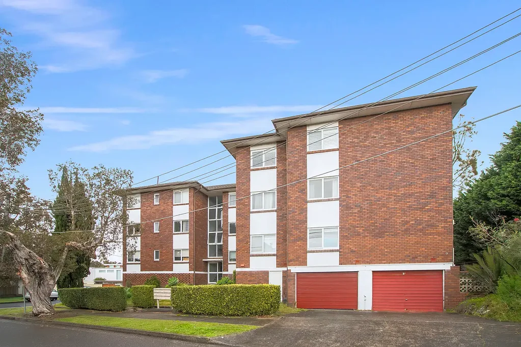 Botany 2 Bedroom First Floor Apartment in Peaceful Cul-de-Sac
