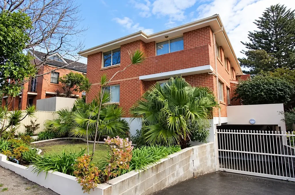 Spacious Two Bedroom Apartment with Two Balconies & Lock-Up Garage