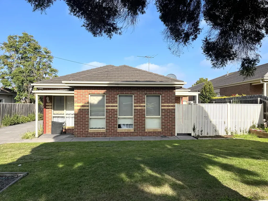 NEAT AND TIDY TWO BEDROOM UNIT IN GREAT BELMONT LOCATION