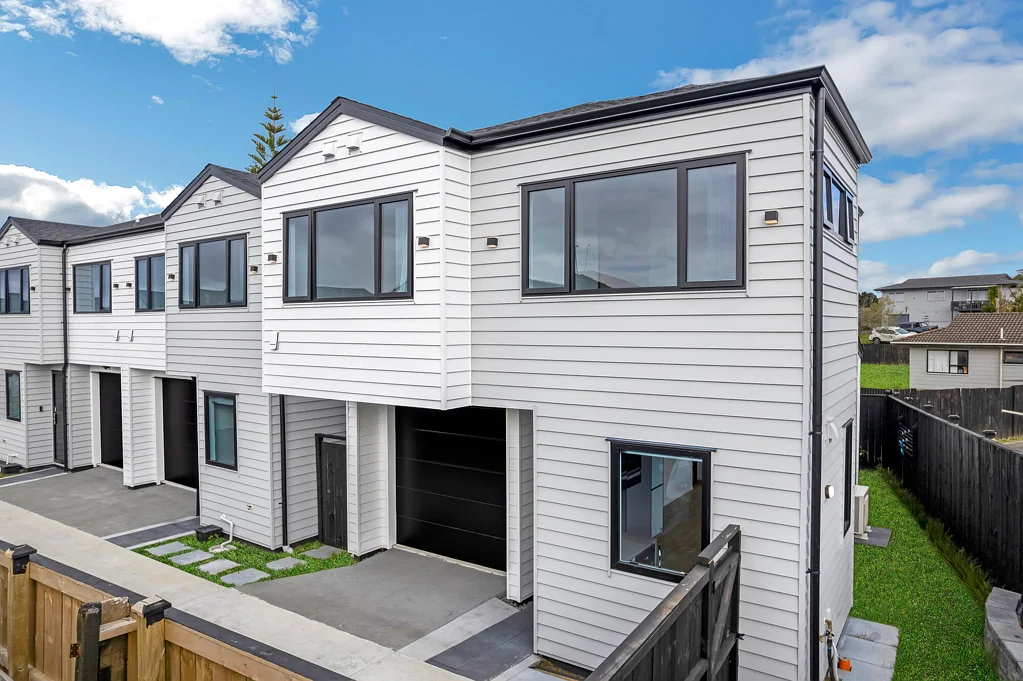 Manurewa 3 Bedroom Modern Freehold Living in the Heart of Weymouth