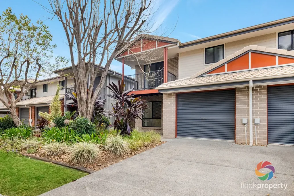 Ellen Grove 3ਬੈੱਡਰੂਮ Street facing townhouse in ideal location.