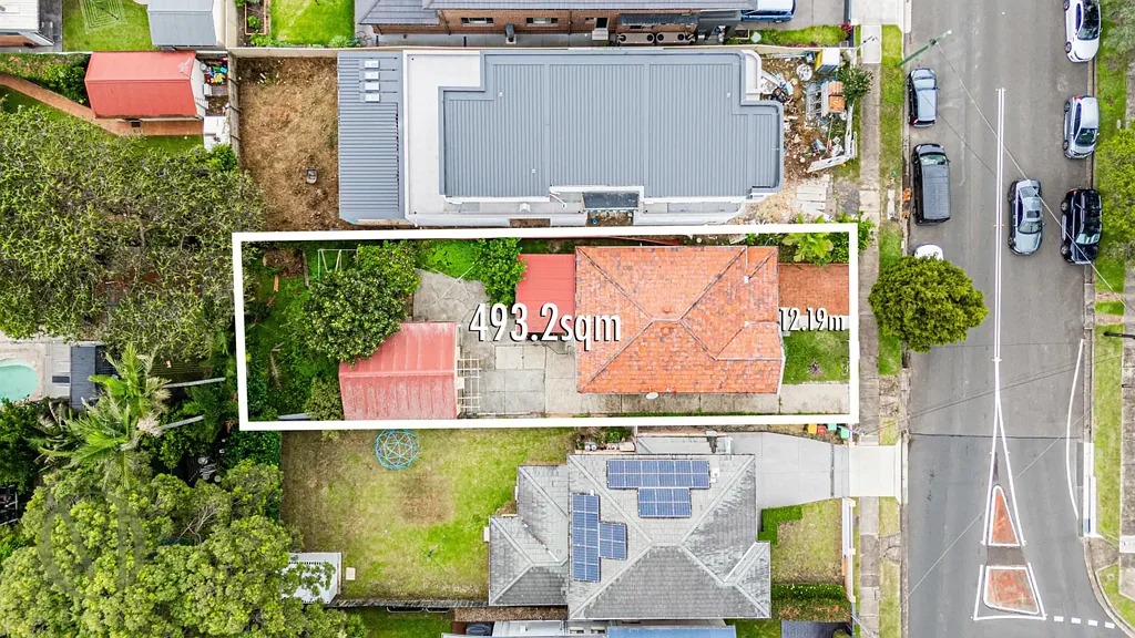 Ryde 3ห้องนอน First Time Offered – Free Standing Home on Substantial Landholding with Duplex Potential in New LMR Zoning